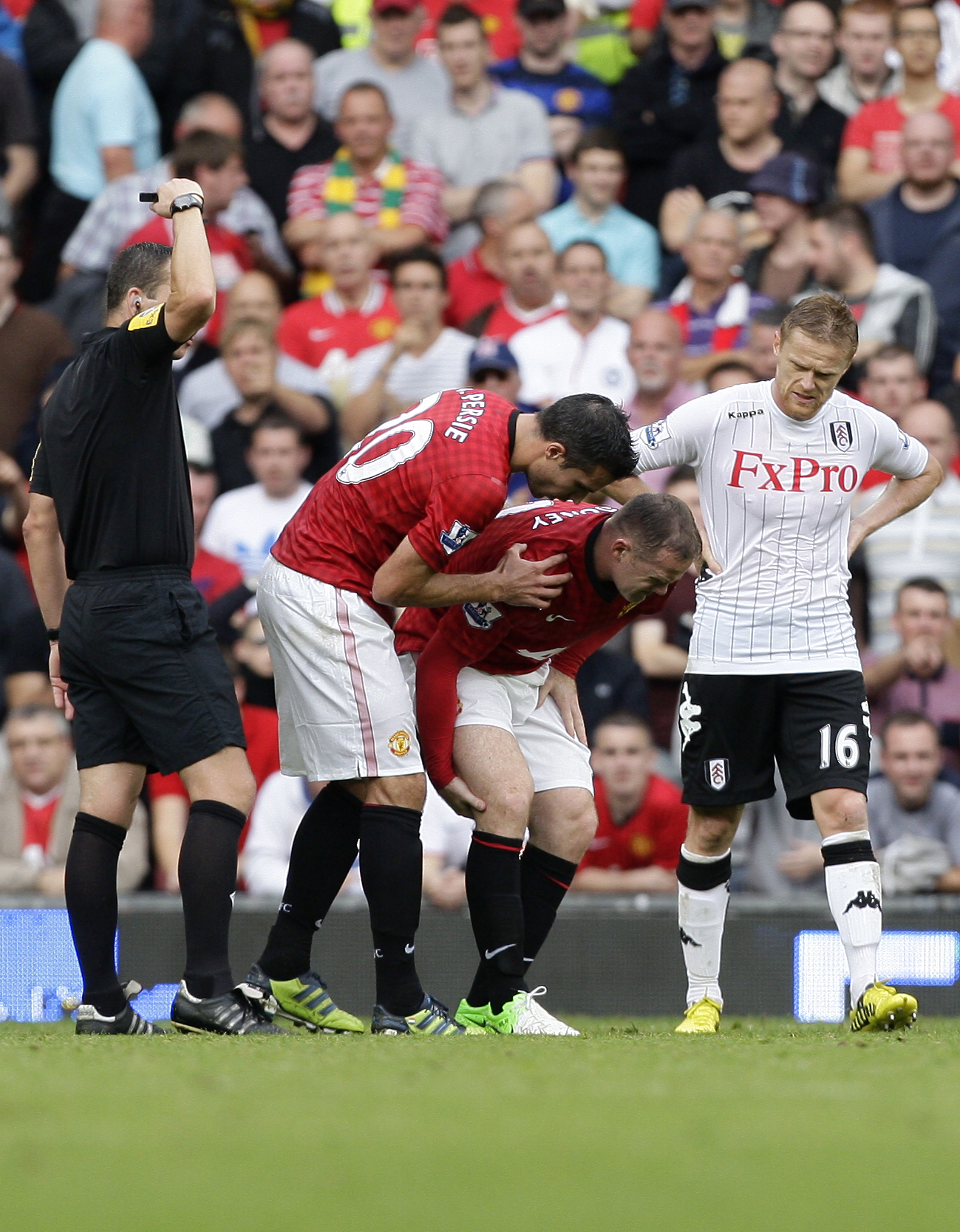 Skada, Manchester United, Wayne Rooney, Fulham