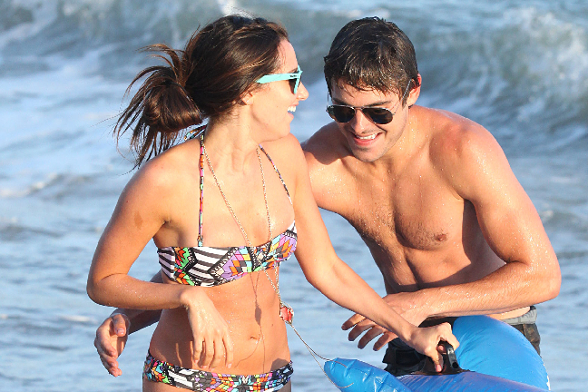 Puss, Strand, Hollywood, High school musical, Ashley Tisdale, Paparazzi, kärlek, Förhållande, Zac Efron, Vanessa Hudgens, Filmstjärna