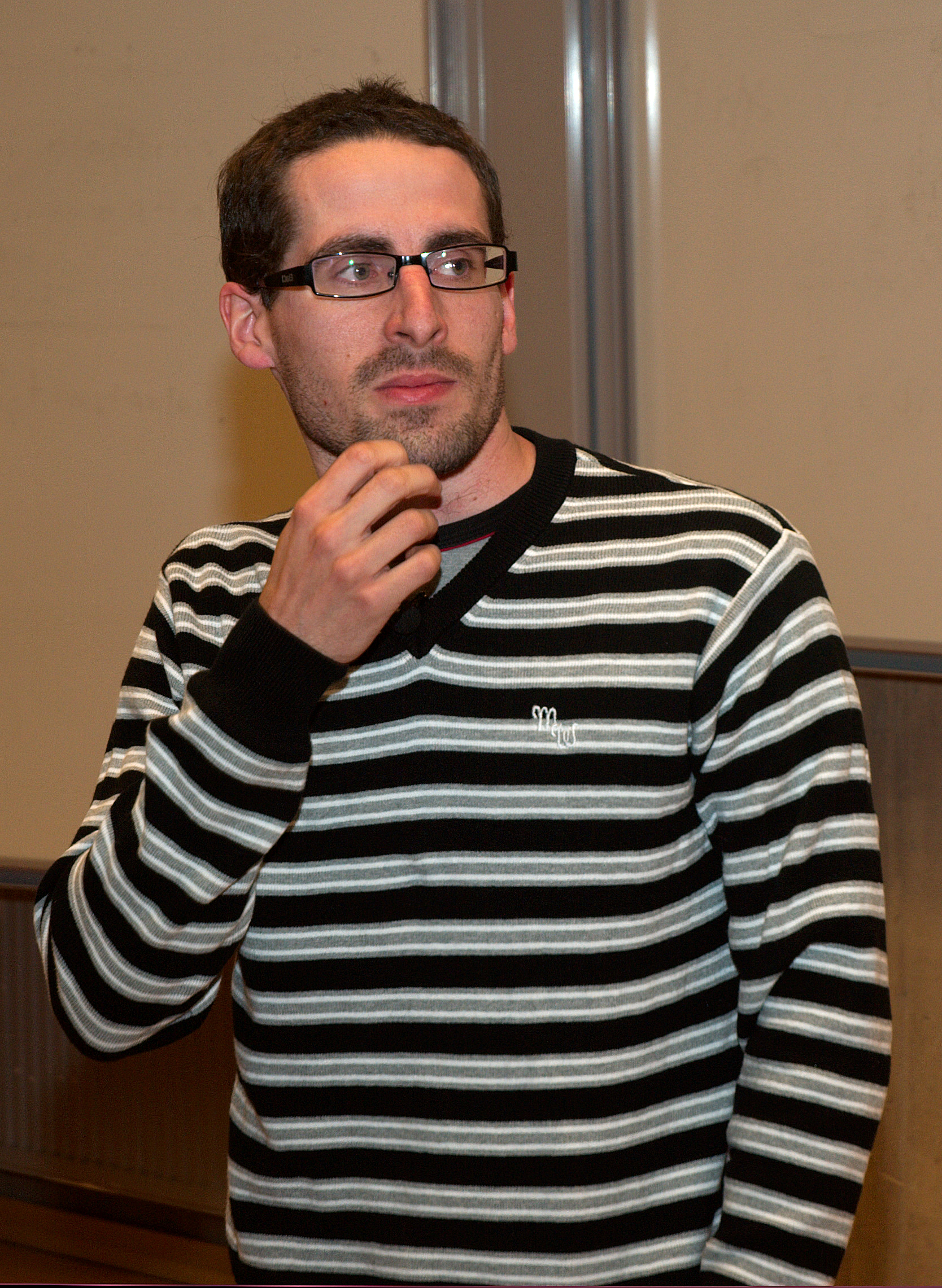 Marcin de Kaminski, Ametist Azordegan, Stalker, App, Facebook, Internet