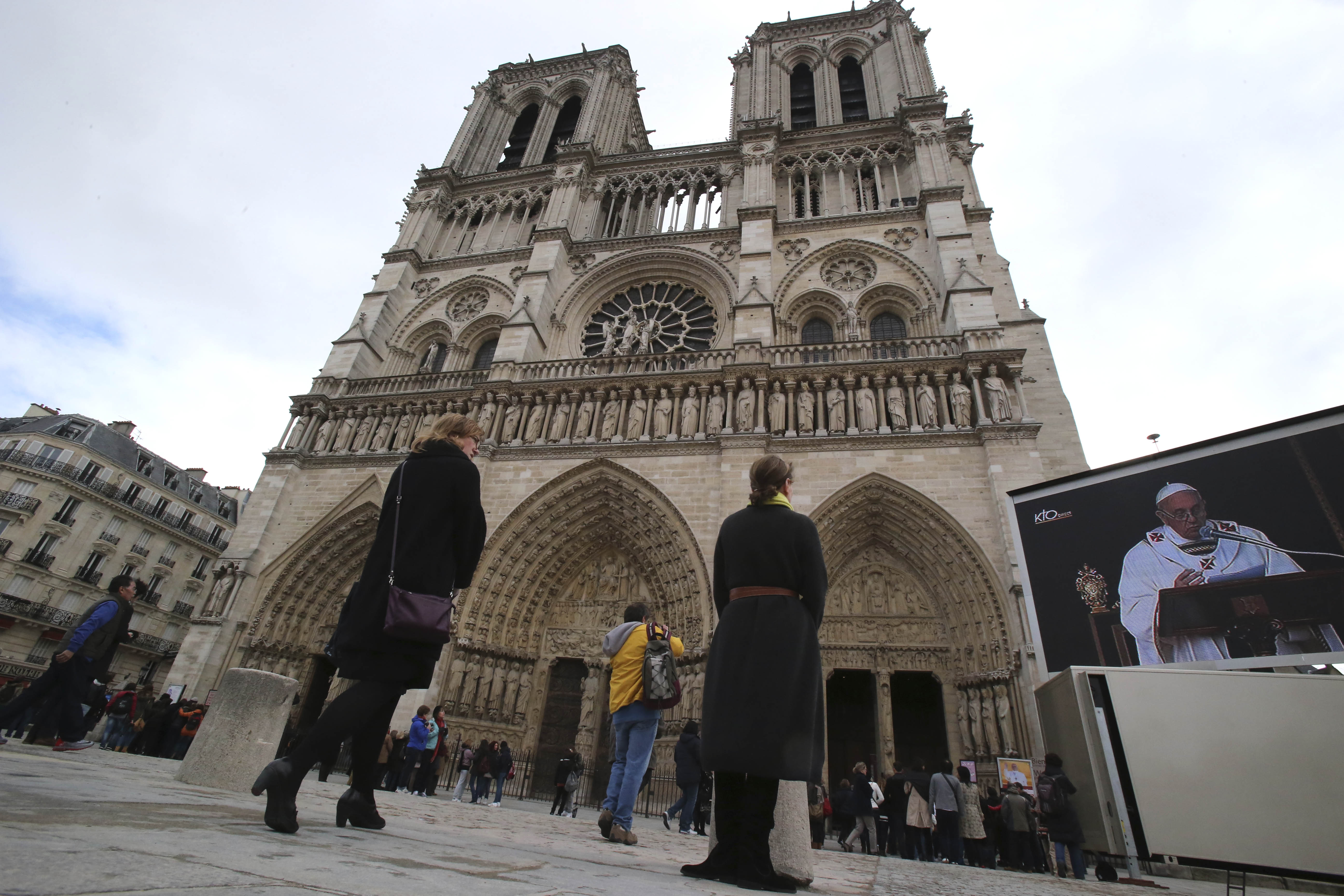 Front National, Högerextrema, Självmord,  Notre Dame, Le Pen,  Dominique Venner,  Historiker