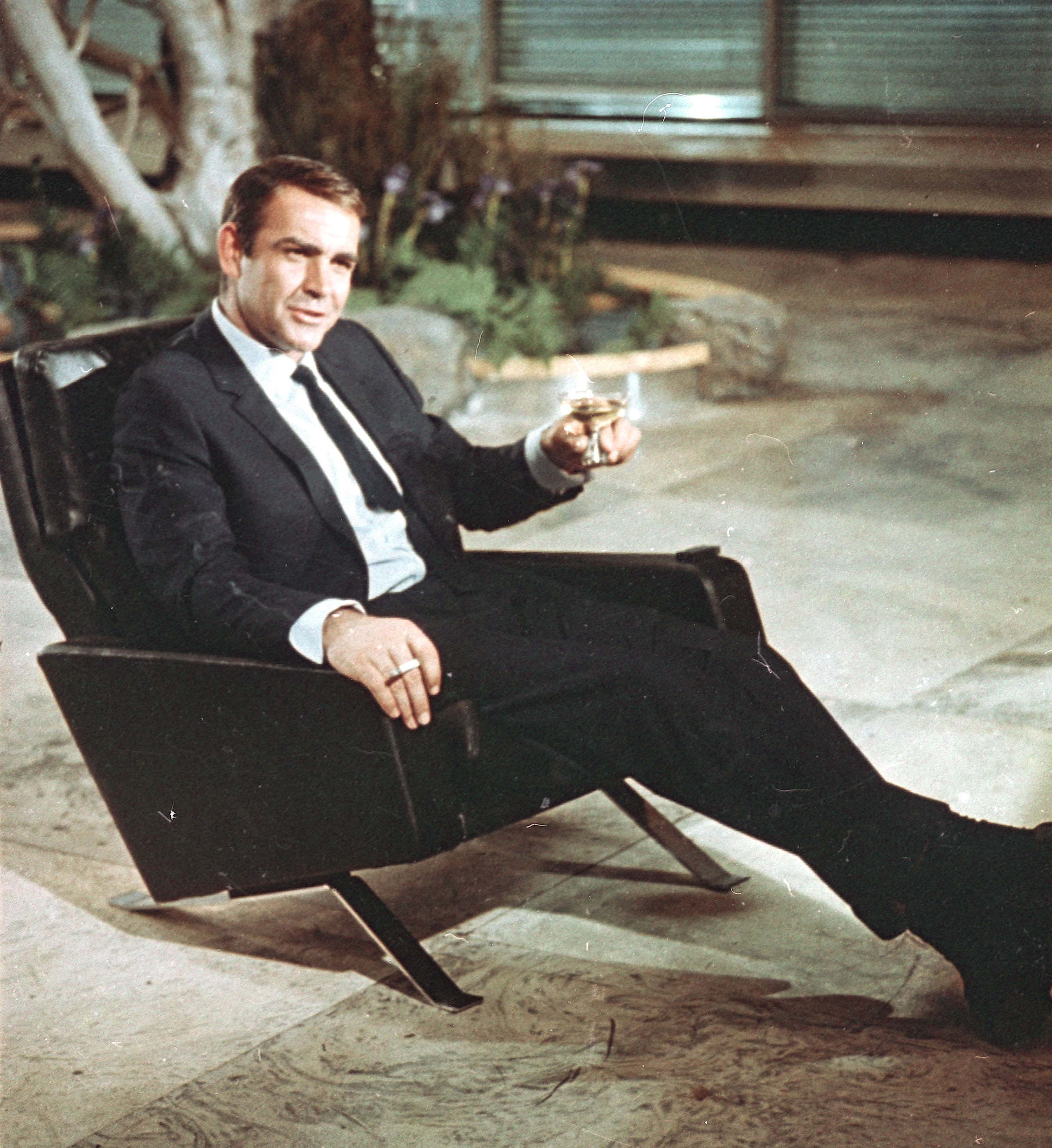 James Bond, Skattepengar, Säpo, Moms