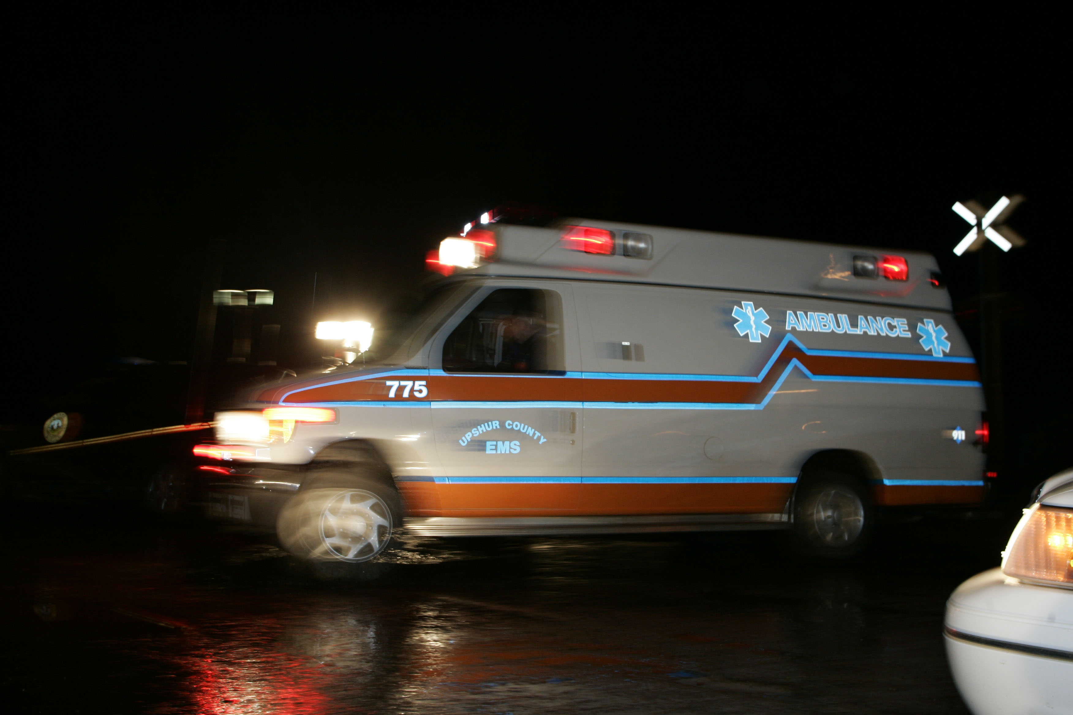 Larmcentral, Snarkningar, Sova, Brandmän, Ambulans