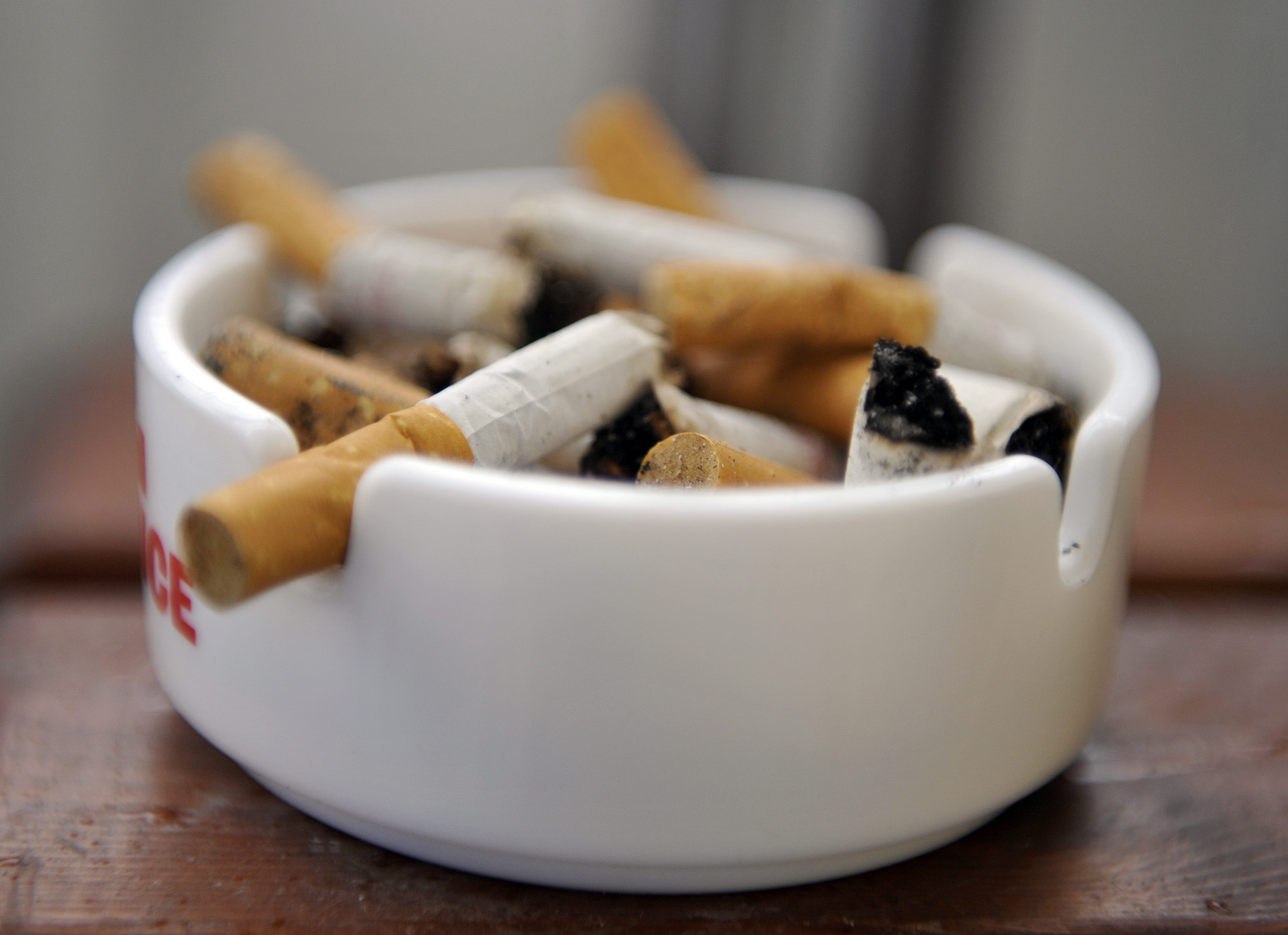 Tingsrätten, Cigaretter, Ofredande, Mamma, Öl