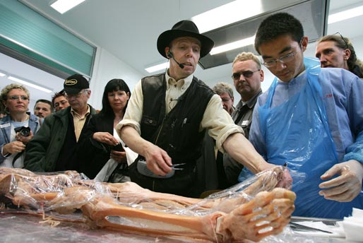 Monster Ball Tour, Gunther von Hagens, Body World, Lady Gaga
