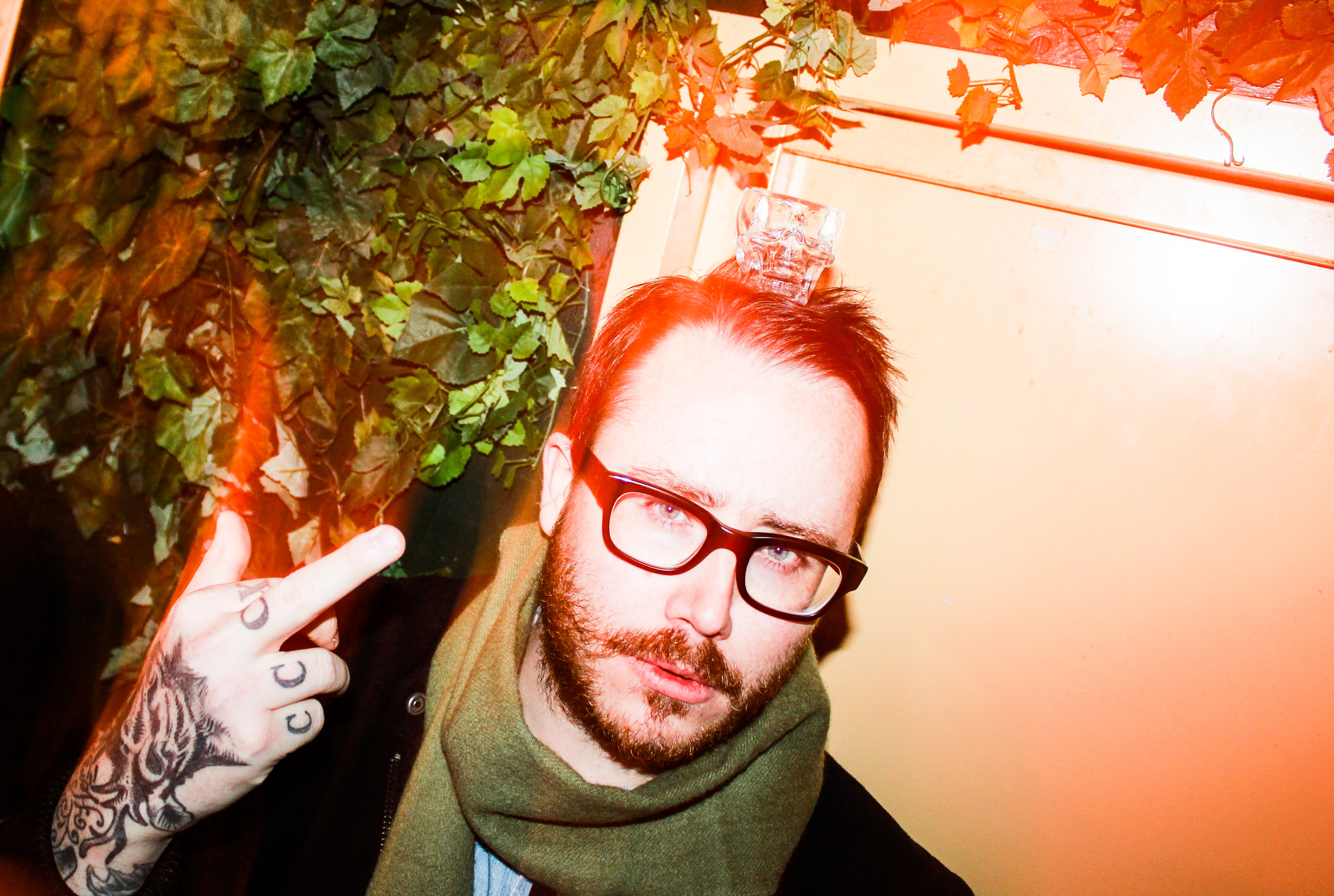 Fredag, River, YochM, Damon Rasti, Y+M, Zeke Tastas, Eija Skarsgård, Kåken