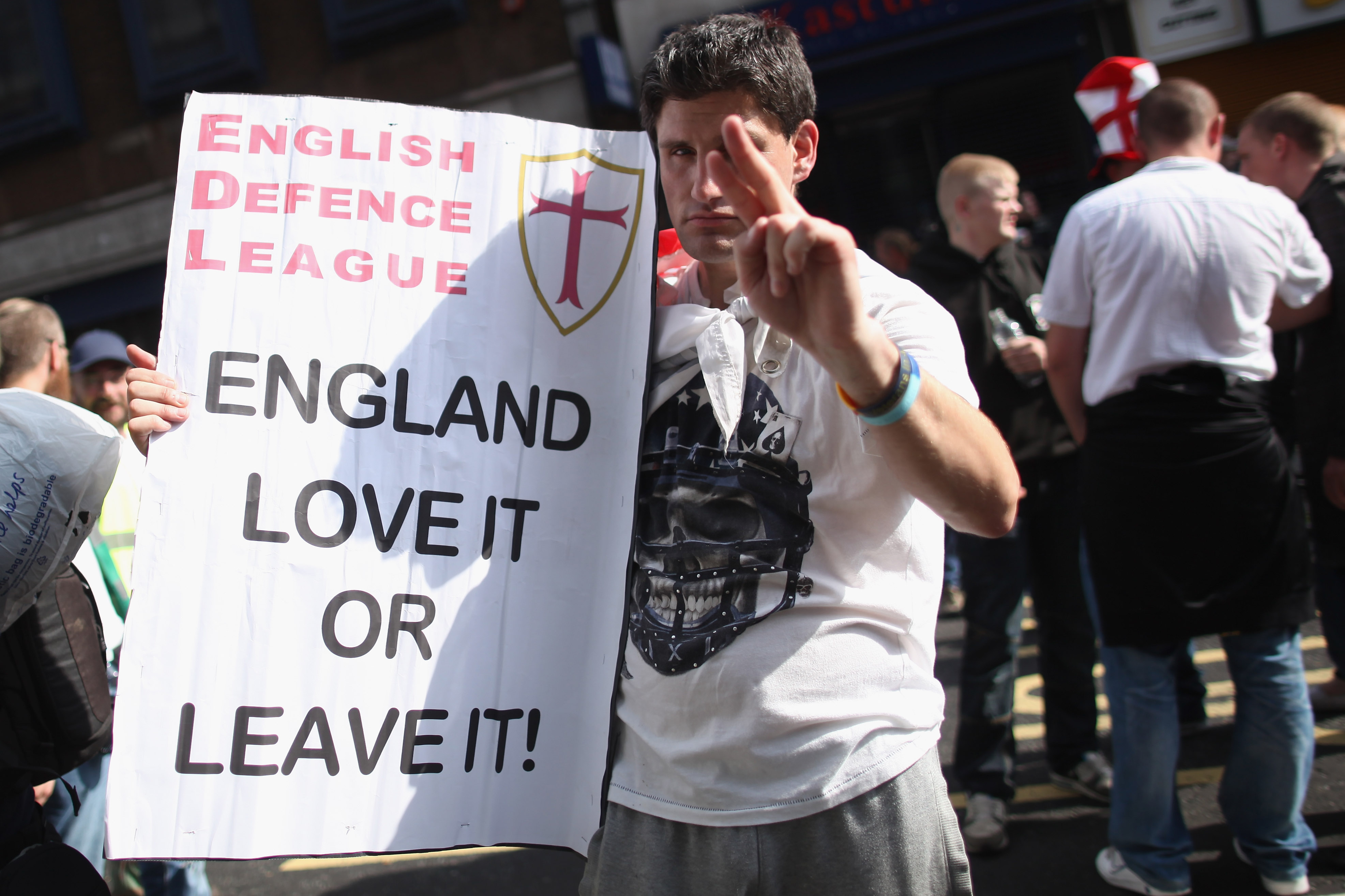Facebook,  EDL, Twitter,  Disco, English Defence League,  English Disco Lovers, Google, Kupp, Storbritannien