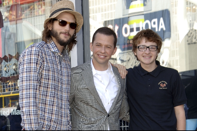 kändis, Sverige, Ashton Kutcher, tittare, Chuck Lorre, Two and a half men, TV6, rekord, Charlie Sheen, Hollywood