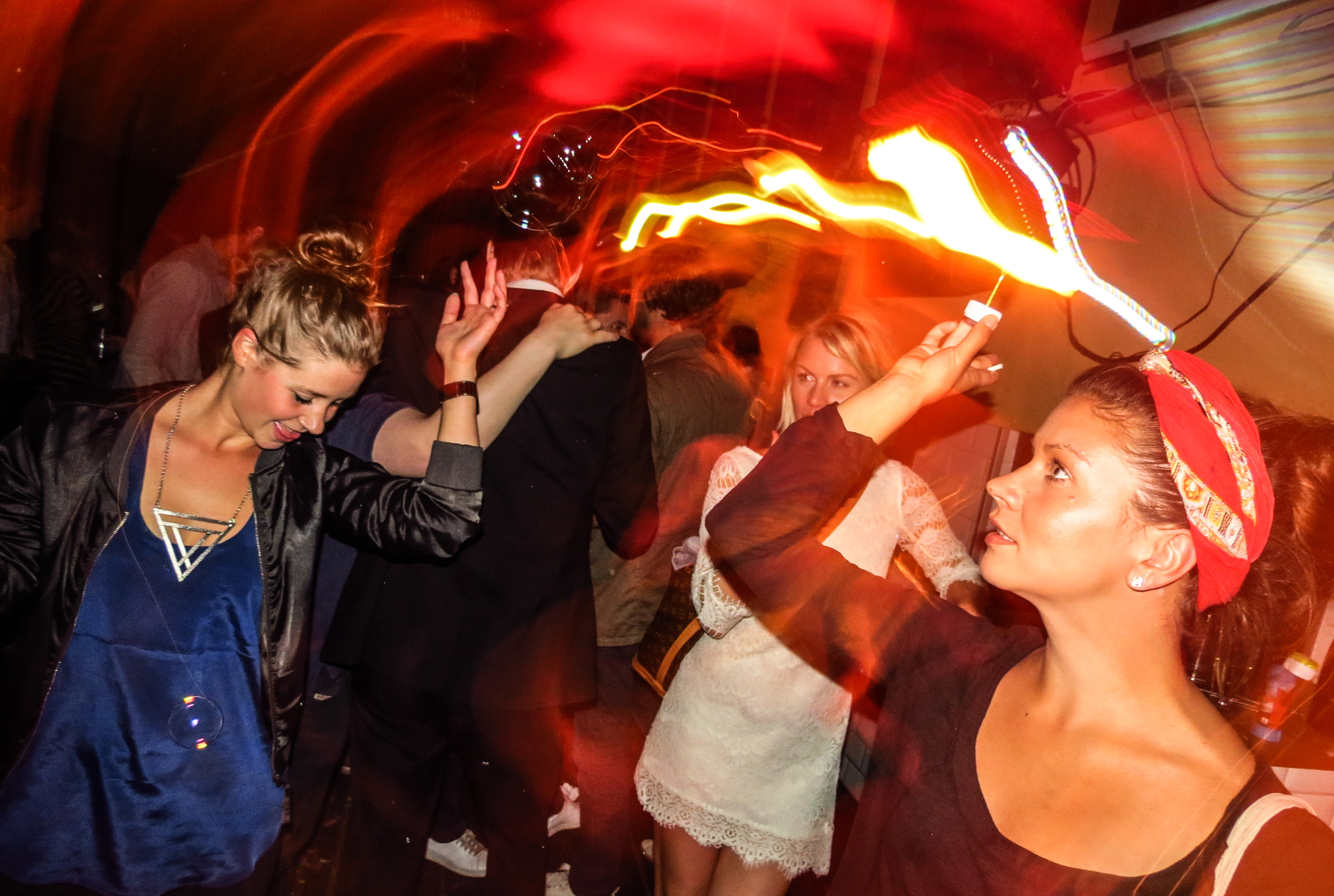ohelig parisafton, Linda Romanazzi, ohelig allians, rebecka lewis vidal, Kåken