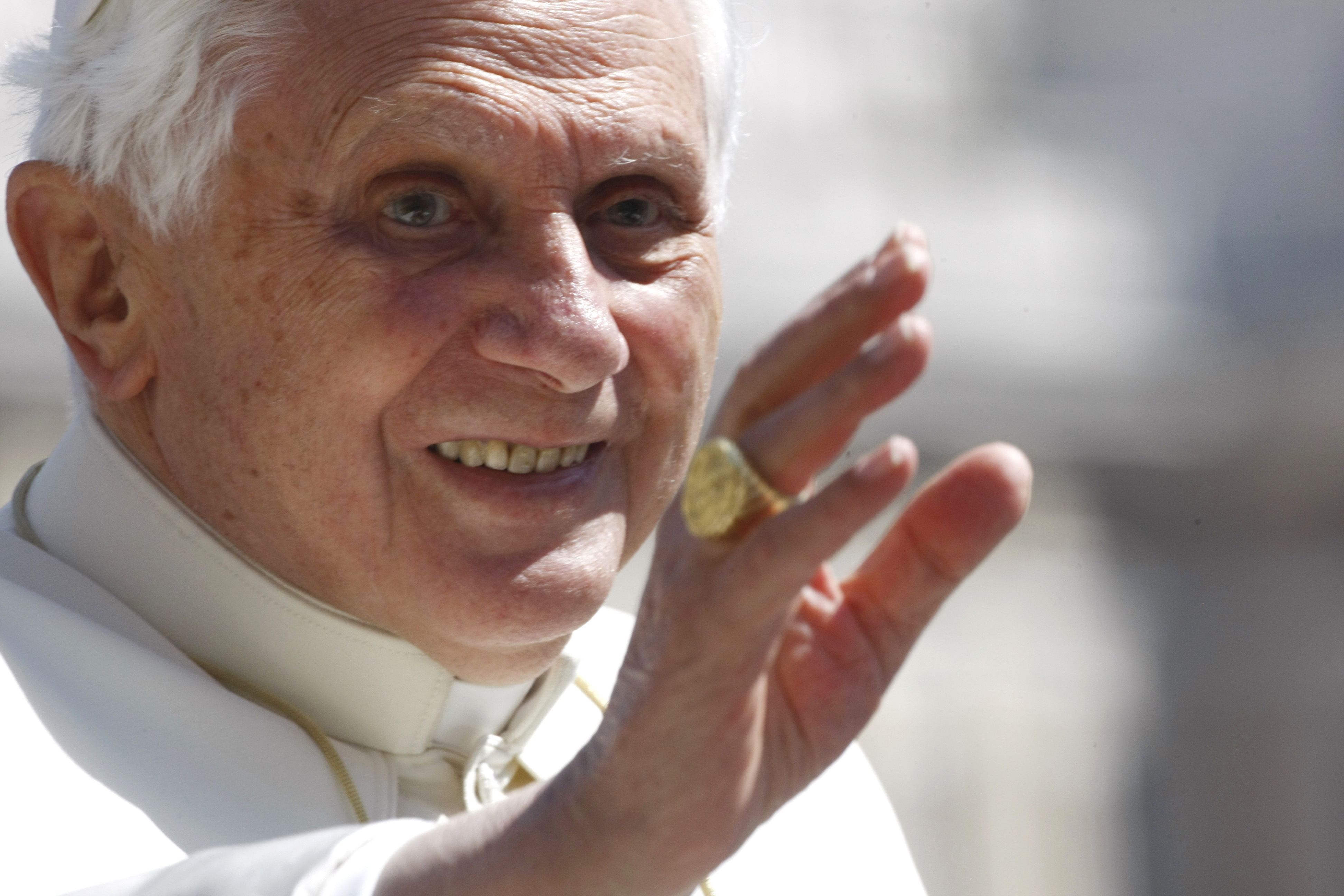 Bögporr, Benedictus XVI, Påven, Scandal in Vatican