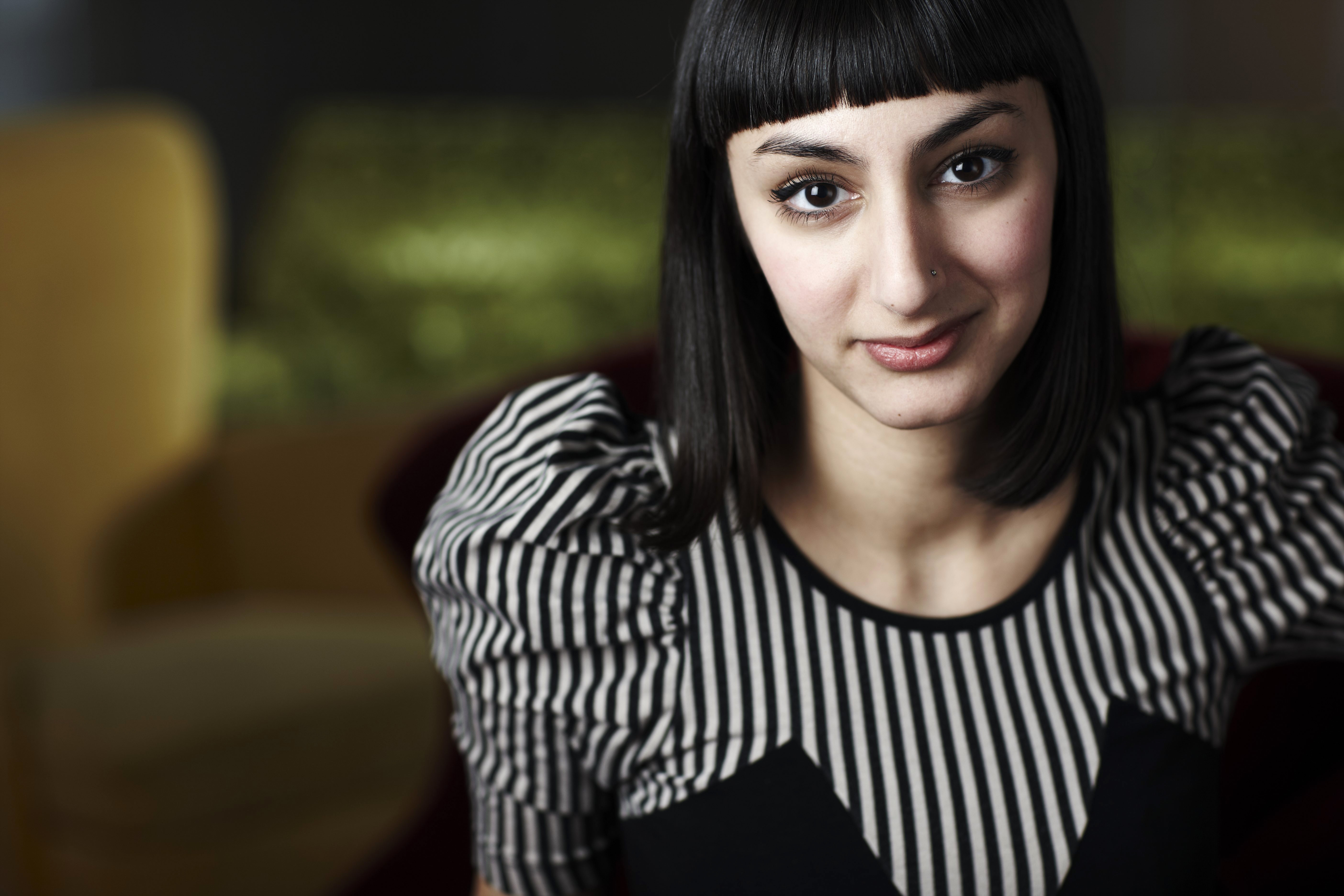 Krönika, Hen, Seher Yilmaz