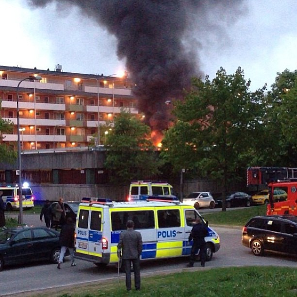 Skador, Polis, Upplopp, Husby, Bakhåll