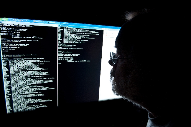 Telia, Internet, Supervirus, Intranät, Trojan, FBI, Tele2