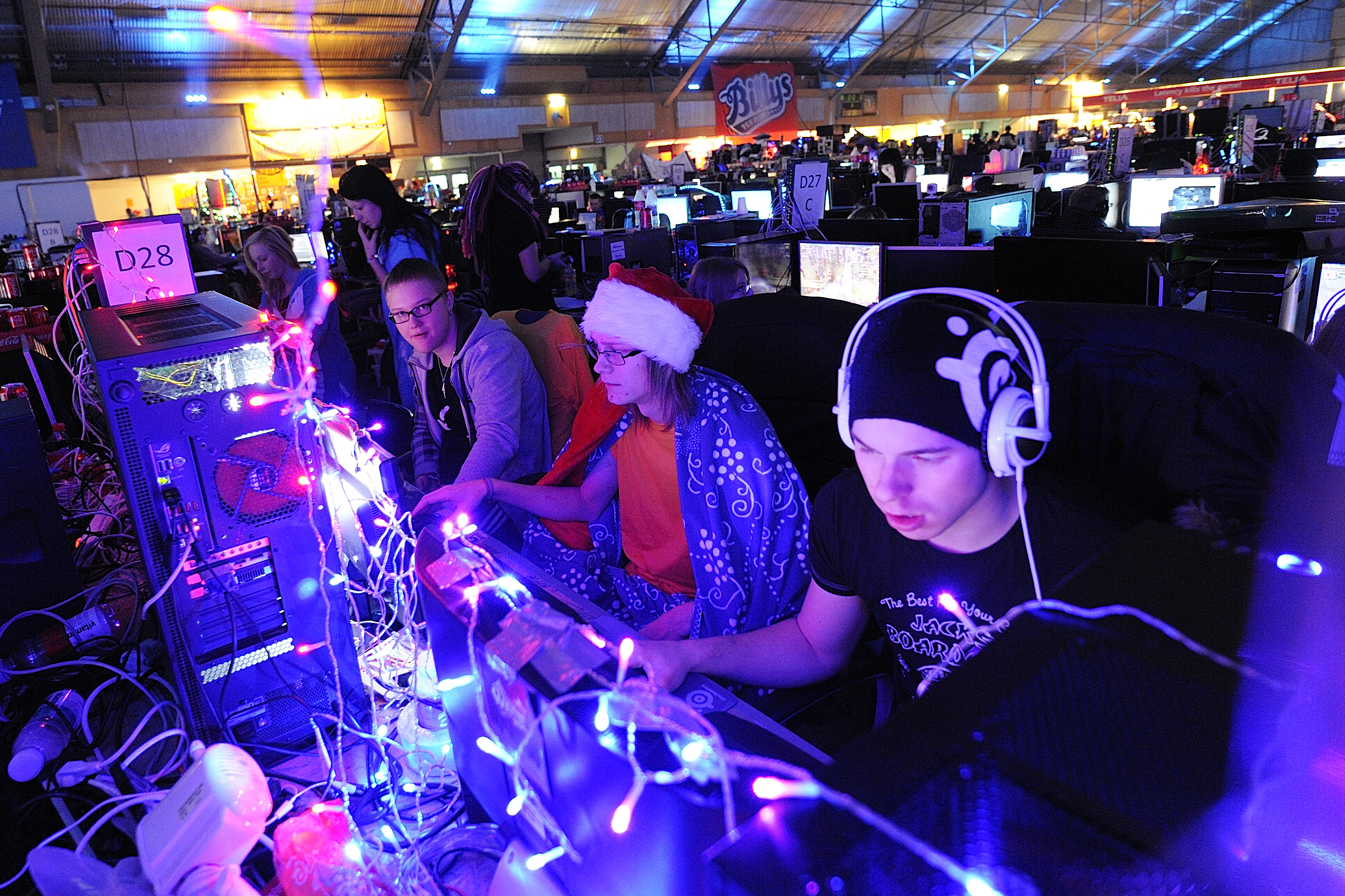 Skadegörelse, Jonkoping, Dreamhack, Stenkastning, E-sport, Polisen, Vandalisering