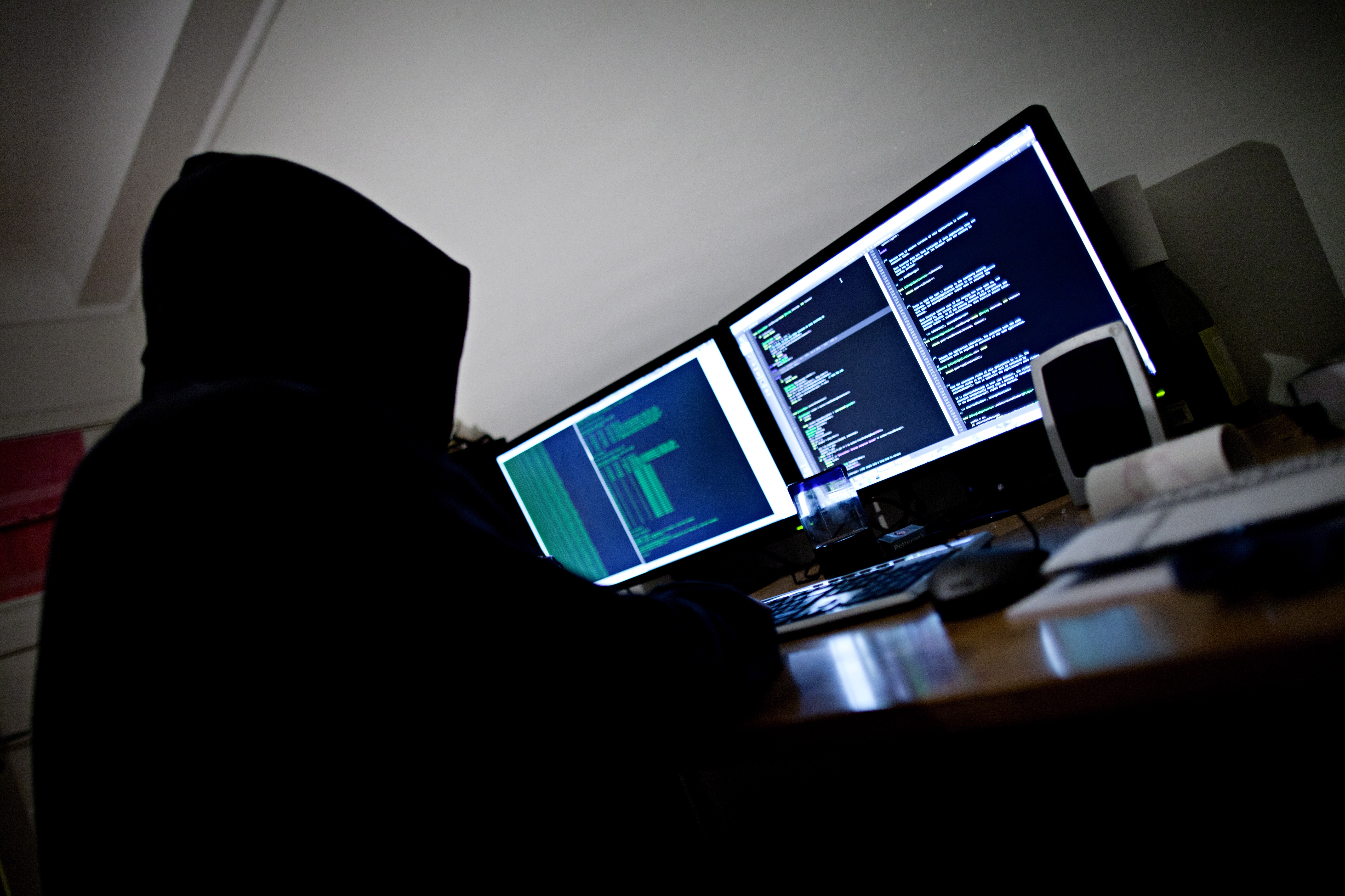Dataintrång,  Anders Ahlqvist, Beatrice Ask, Hackare, Polisen