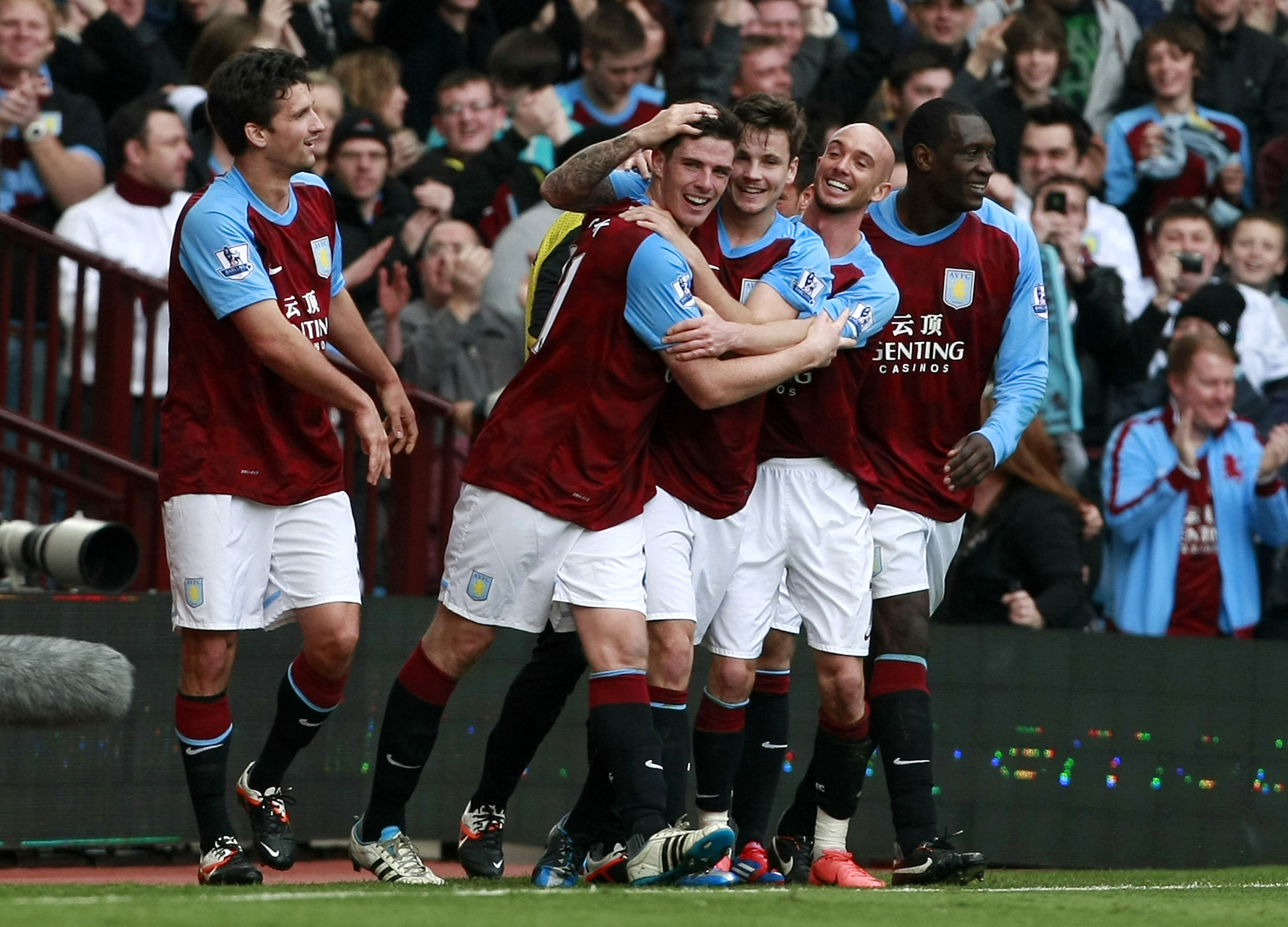 Aston Villa, Mobil