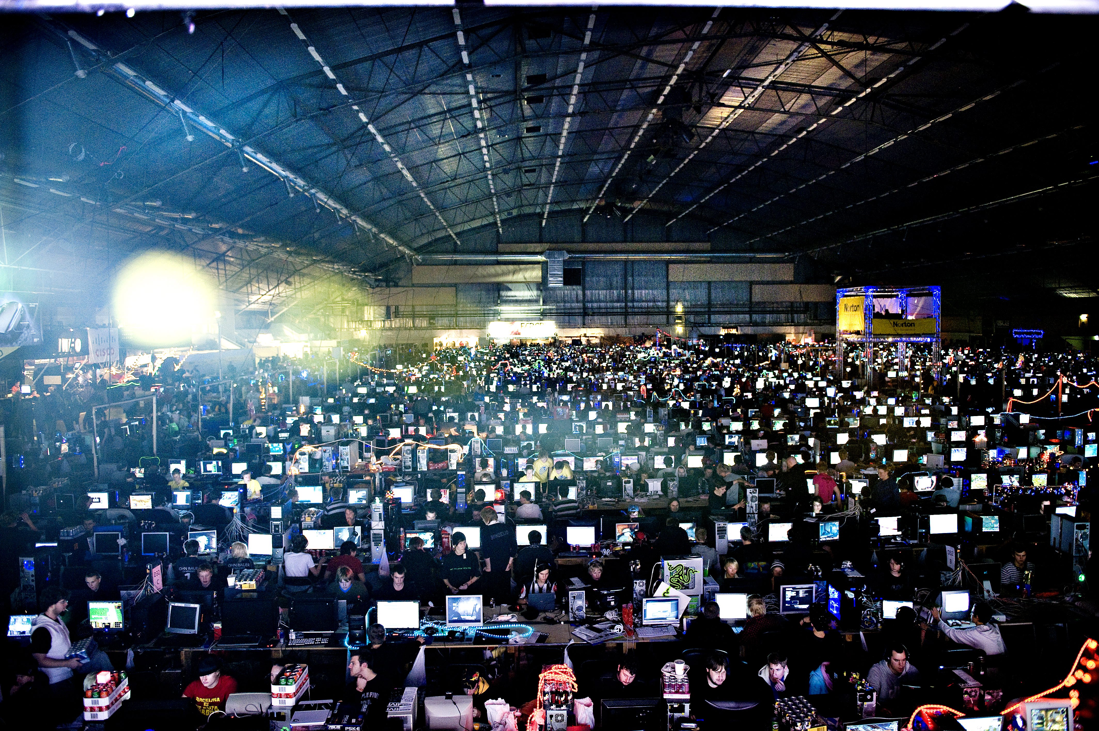 Dreamhack, Stenkastning, Skadegörelse, Vandalisering, Polisen, Jonkoping, E-sport