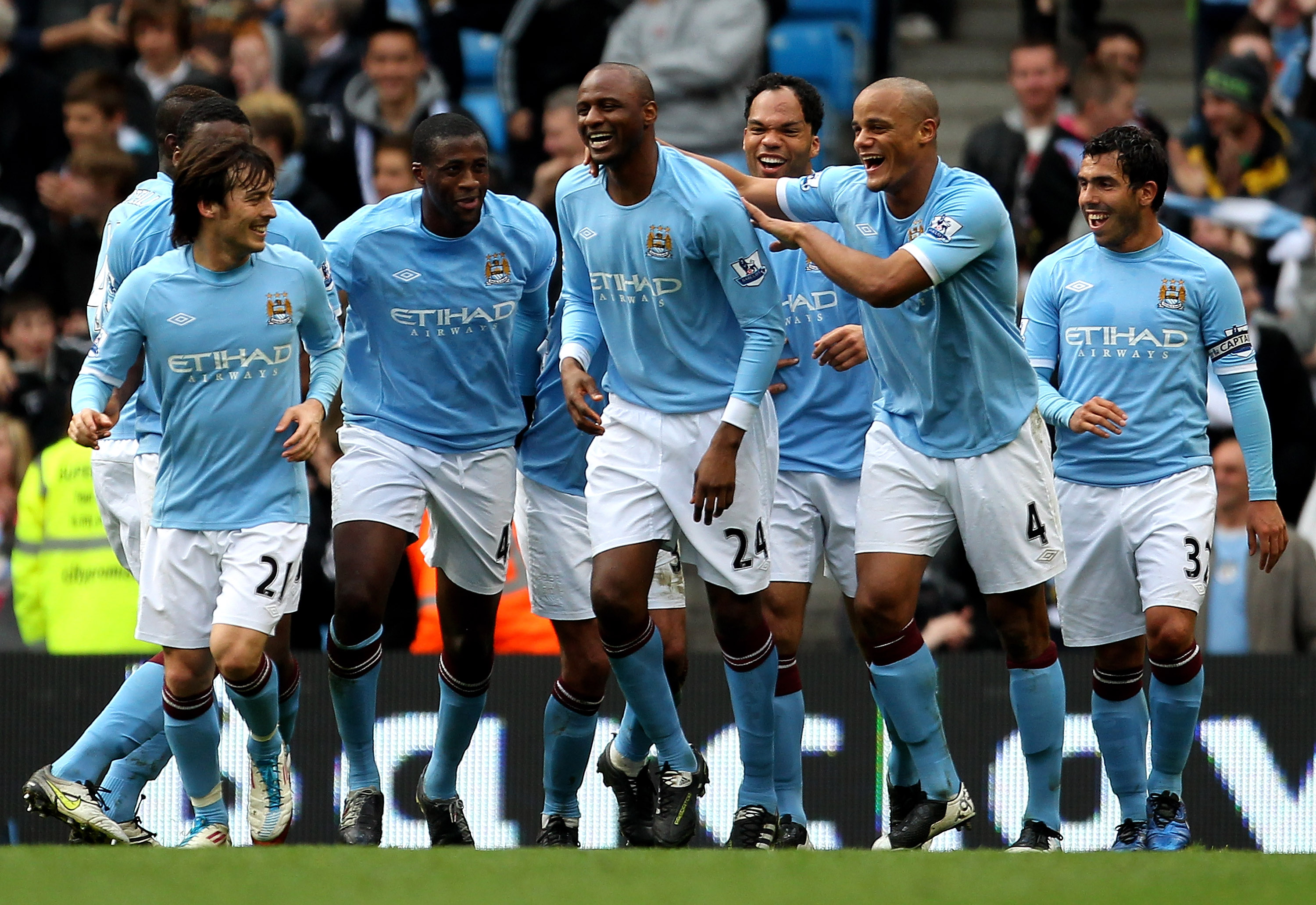 2010 återvände Vieira till England men denna gång till Manchester City.