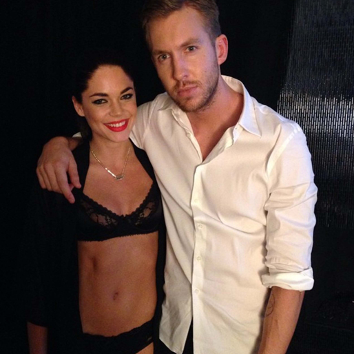 Calvin Harris verkar ha glömt bort ex-tjejen Rita Ora. Calvin Harris verkar ha glömt bort ex-tjejen Rita Ora.