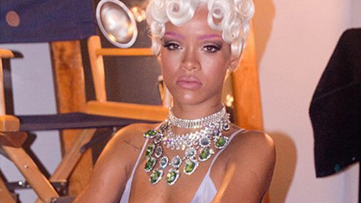 Så här tjusig var Rihanna när hon spelade in videon till låten "Pour it up".