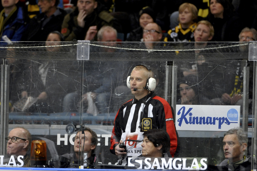 Sören Persson får fortsätta, men måldomaren fick sparken.