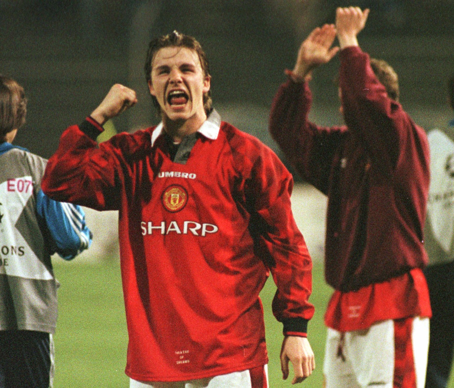 Han började sin proffskarriär i Manchester United 1993. Han började sin proffskarriär i Manchester United 1993.