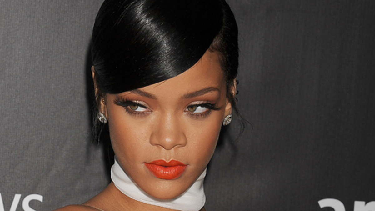 Rihanna på amFAR-galan.