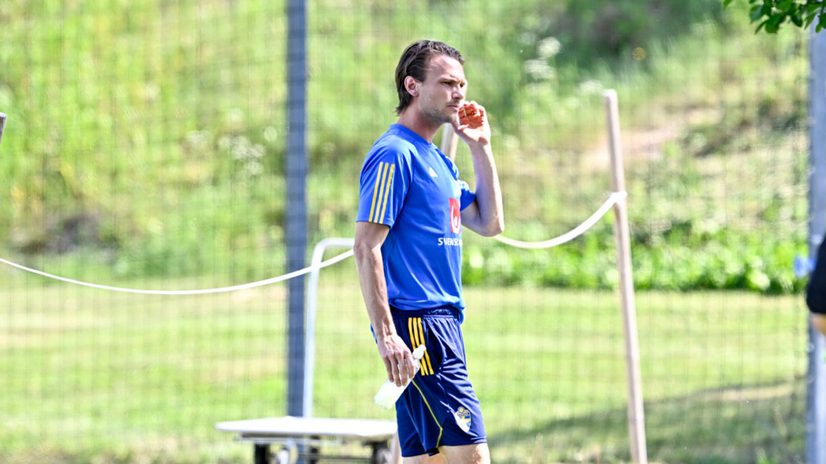 Albin Ekdal tränade inte med det svenska fotbollslandslaget på Bosön utanför Stockholm.