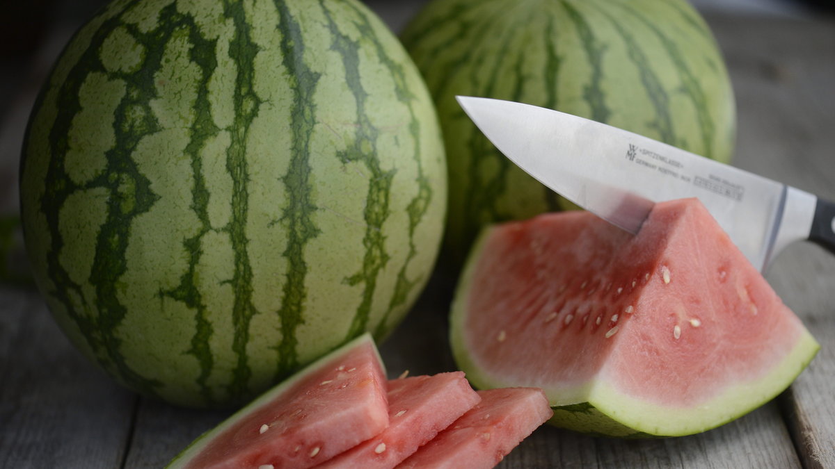 Men sanningen är att det är lika viktigt att skölja vattenmelon som det är att skölja grönsaker vars skal man äter.