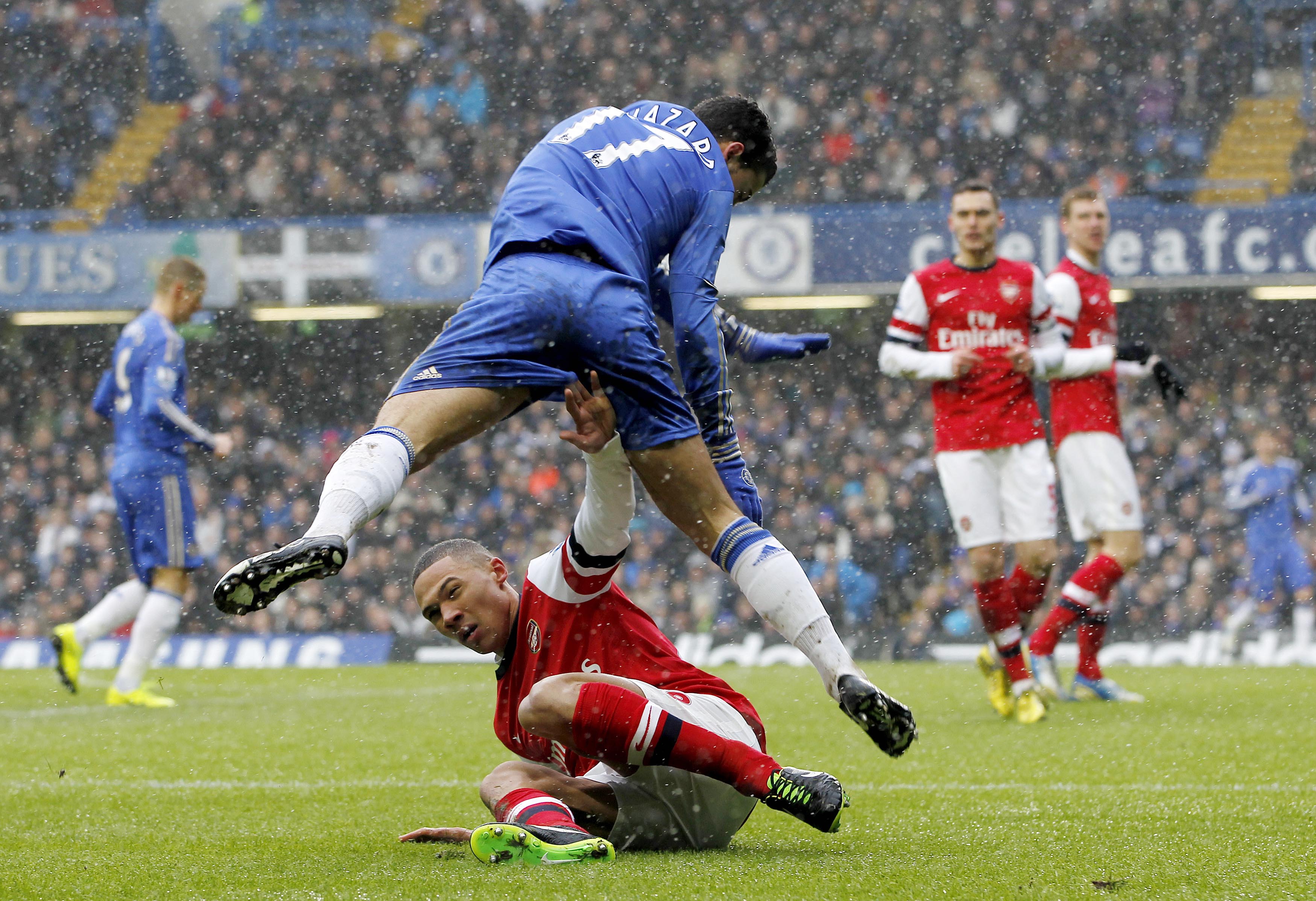 Vad vill Kieran Gibbs göra med Eden Hazard egentligen? Vad vill Kieran Gibbs göra med Eden Hazard egentligen?