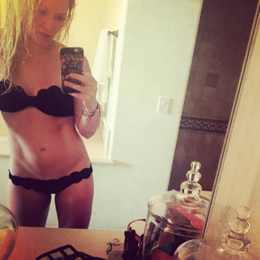Hilary Duff tar en selfie, Hilary Duff tar en selfie,