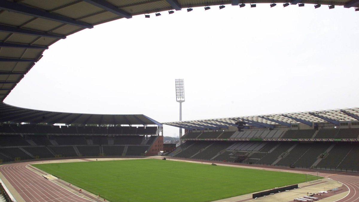 Glenn Hyséns följare på twitter hade fyllt King Baudouin Stadium i Bryssel.