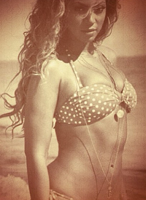 Beyoncé bjöd på lite fina badbilder. Beyoncé bjöd på lite fina badbilder.