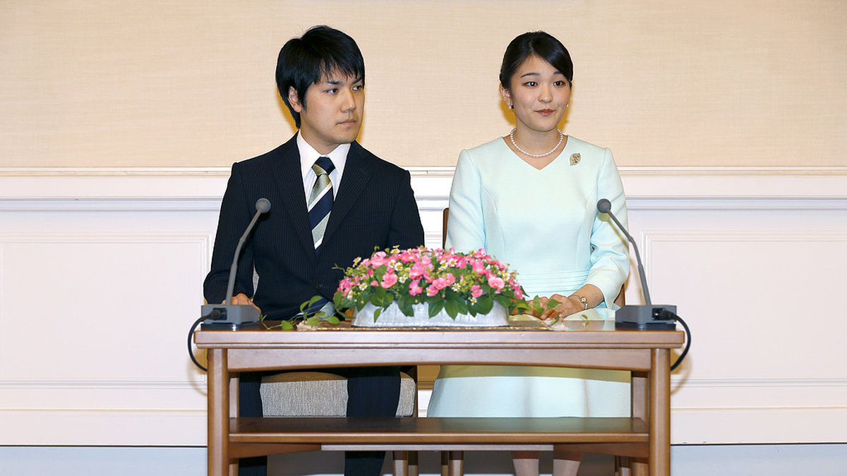 Det är lag i Japan att personer av kungafamiljen måste gifta sig med en kunglighet.