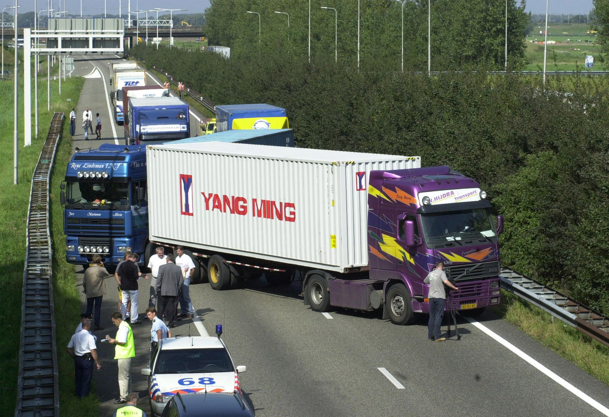 Amfetaminet transporterades i holländska lastbilar som vanligen kör blommor. Dock har lastbilarna på bilden inget samband med artikeln.