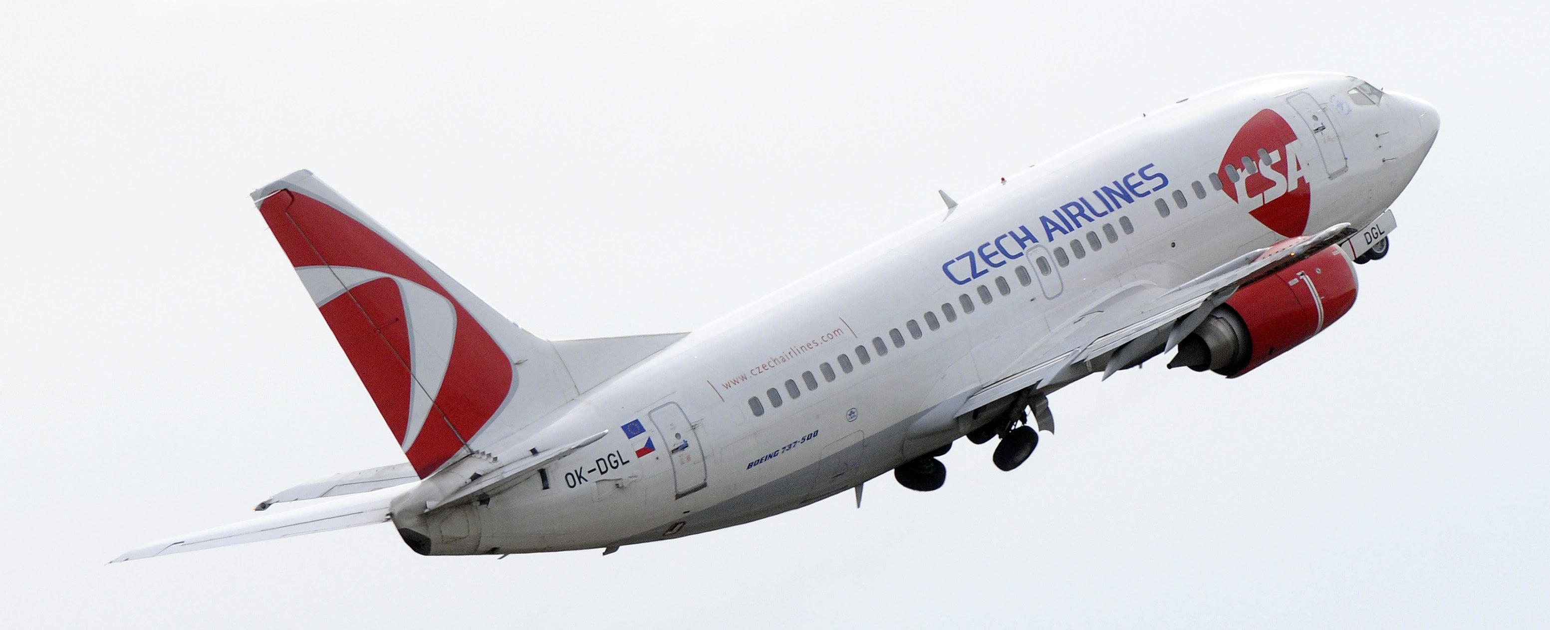 Czech Airlines meddelade att passagerarnas säkerhet aldrig var i fara, trots att andrepiloten tvingades nödlanda.