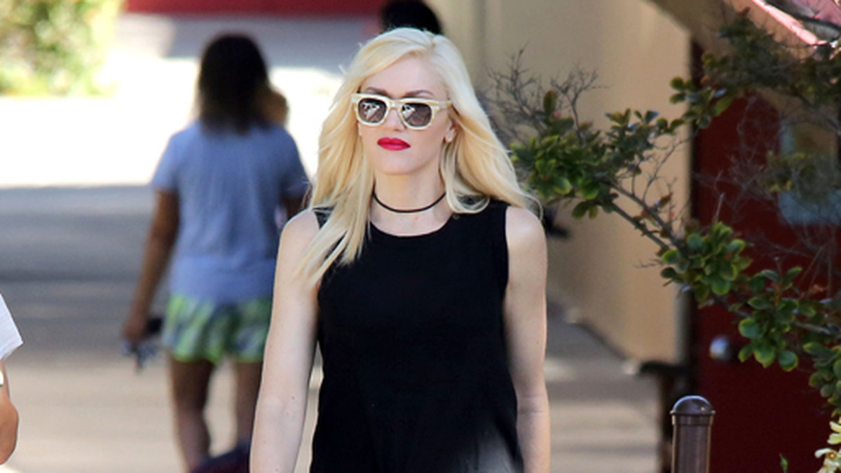 Gwen Stefani var absurt vardagssnygg när hon lämnade sin son i skolan. 