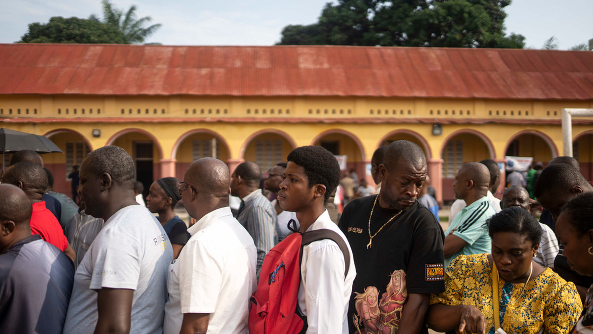 Väljare köar för att få rösta i de allmänna valen i Kongo-Kinshasa. Bilden är tagen i huvudstaden Kinshasa.