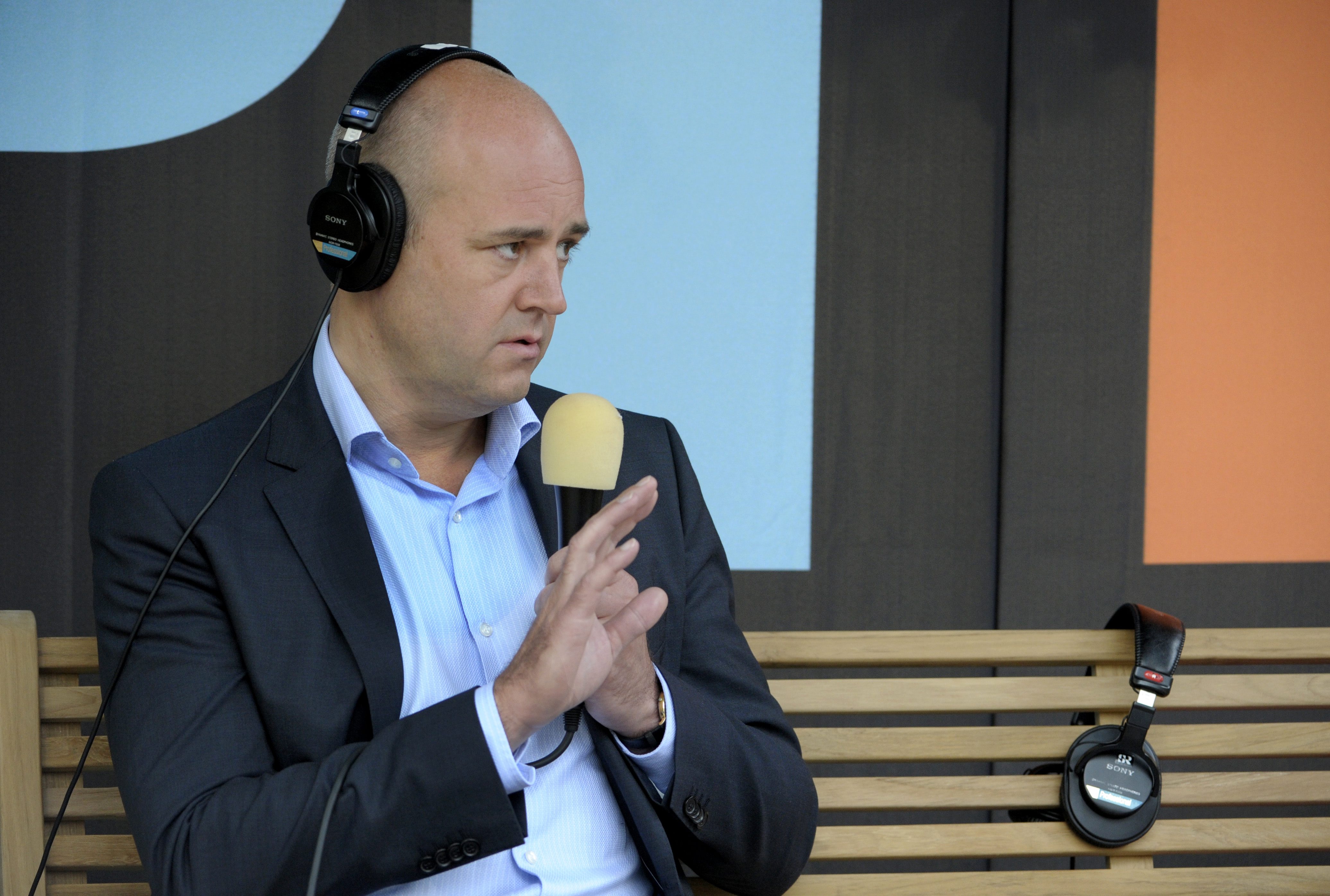 Fredrik Reinfeldt skulle tjäna på att framstå som lite roligare.
