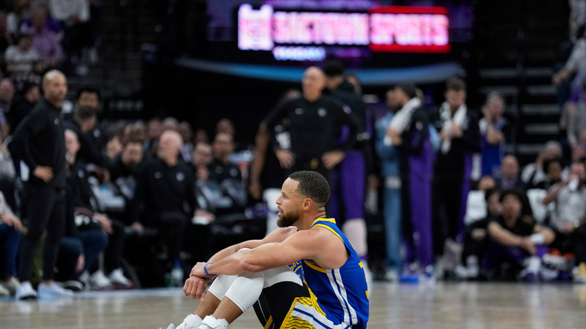 Stephen Curry och Golden State missar NBA-slutspelet.