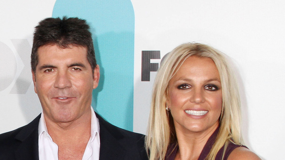 Simon Cowell tillsammans med Britney Spears som också är domare i det amerikanska X Factor.