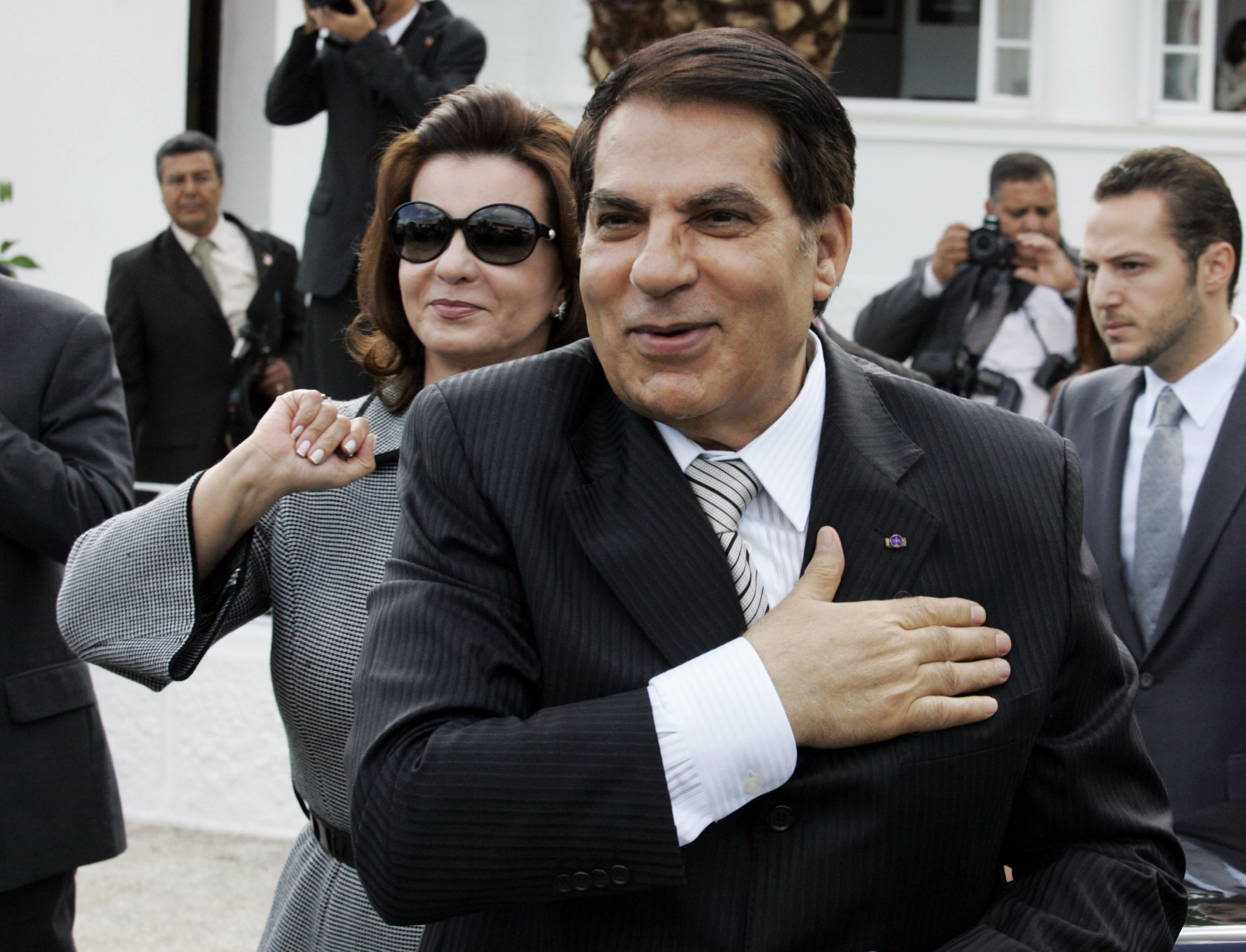 Tunisiens president Zine El Abidine Ben Ali flyr till Saudi Arabien 14 januari 2011 till följd av massdemonstrationer - vad som kom att kallas Jasminerevolutionen. Detta blev startskottet på det som präglat stora delar av 2011 - Arabiska Våren. Tunisiens president Zine El Abidine Ben Ali flyr till Saudi Arabien 14 januari 2011 till följd av massdemonstrationer - vad som kom att kallas Jasminerevolutionen. Detta blev startskottet på det som präglat stora delar av 2011 - Arabiska Våren.