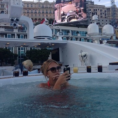 Här badas det jacuzzi på en yacht. Här badas det jacuzzi på en yacht.