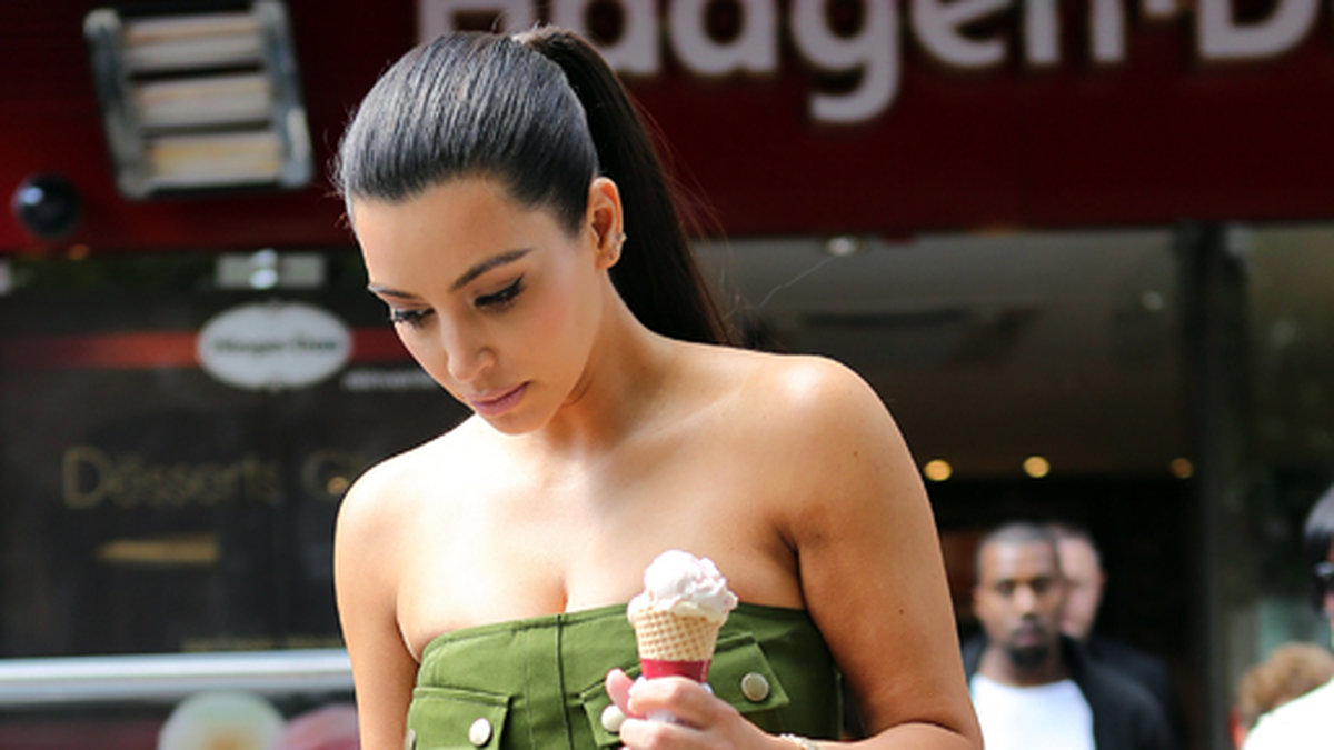 Även dottern Kim Kardashian gillar att visa upp sina kurvor. 