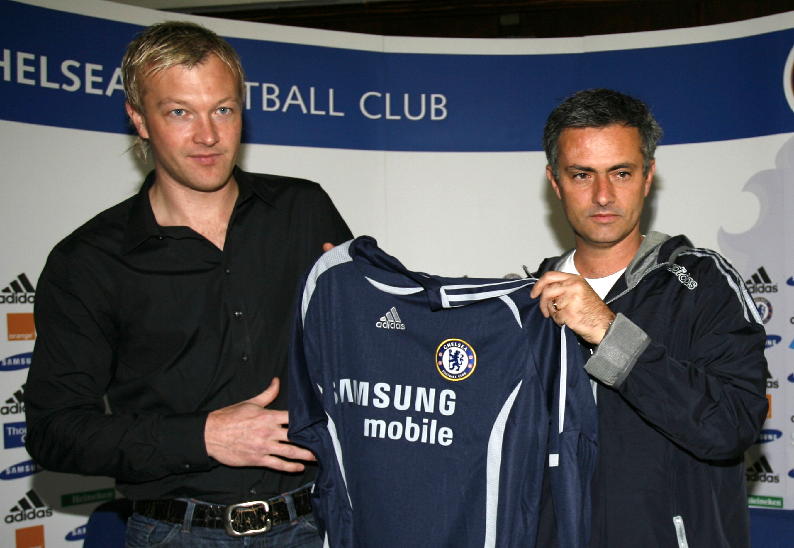 I november 2006 skrev Hedman på för José Mourinhos Chelsea. Han fick stå en match i reservlaget innan han åter la handskarna på hyllan.