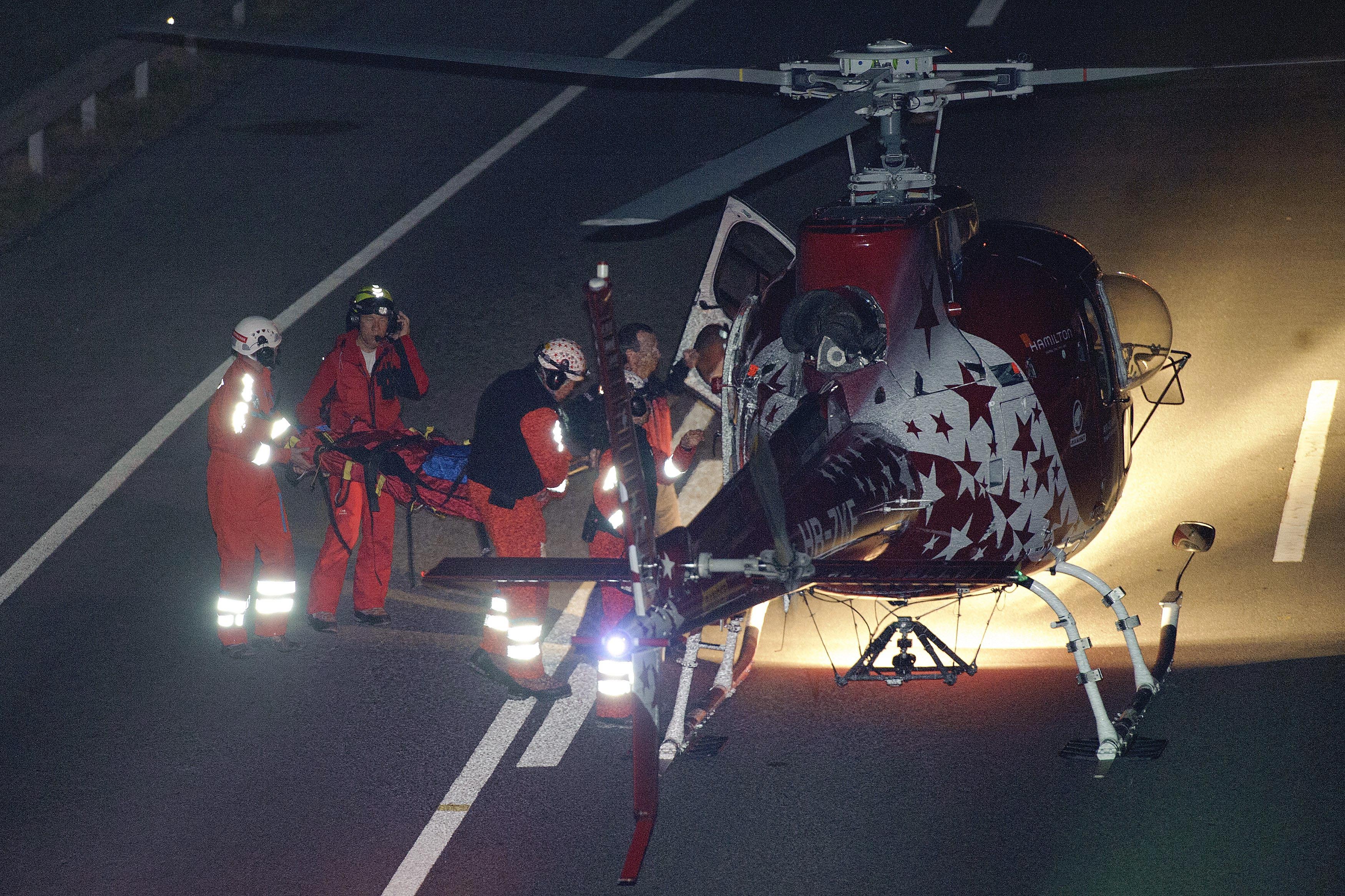 Ambulanshelikopter tog med sig skadade till fyra olika sjukhus.