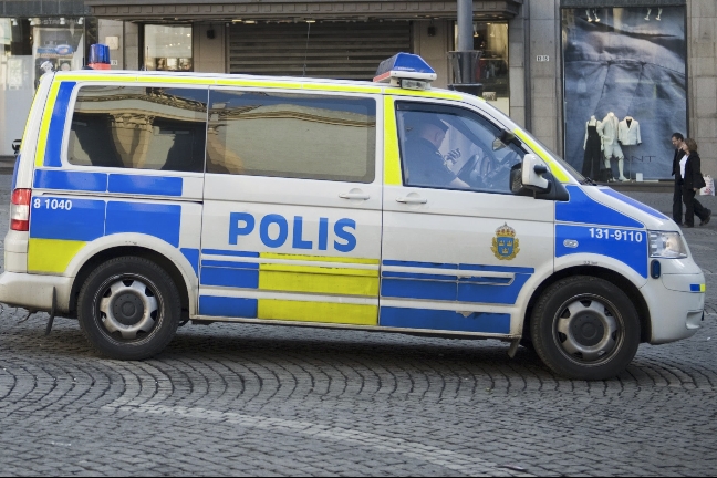 Polis spärrade av stora delar av Jakobsberg efter skottlossningen. 