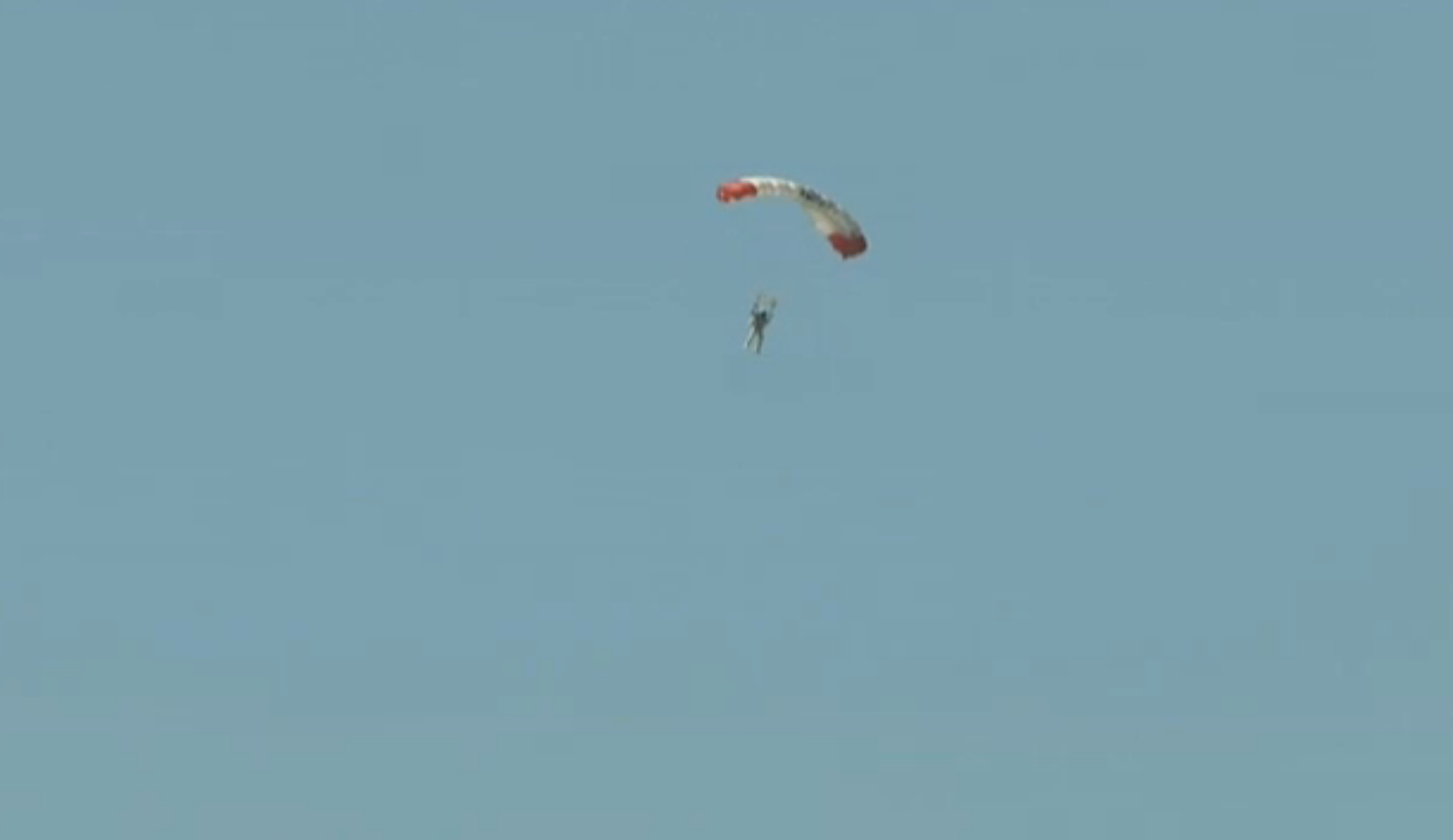 Felix Hoppade Fallskarm Fran Rymden