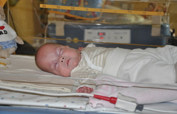 En normal graviditet sträcker sig över nio månader. Frieda, mirakelbarnet, föddes efter fem månader - och överlevde.