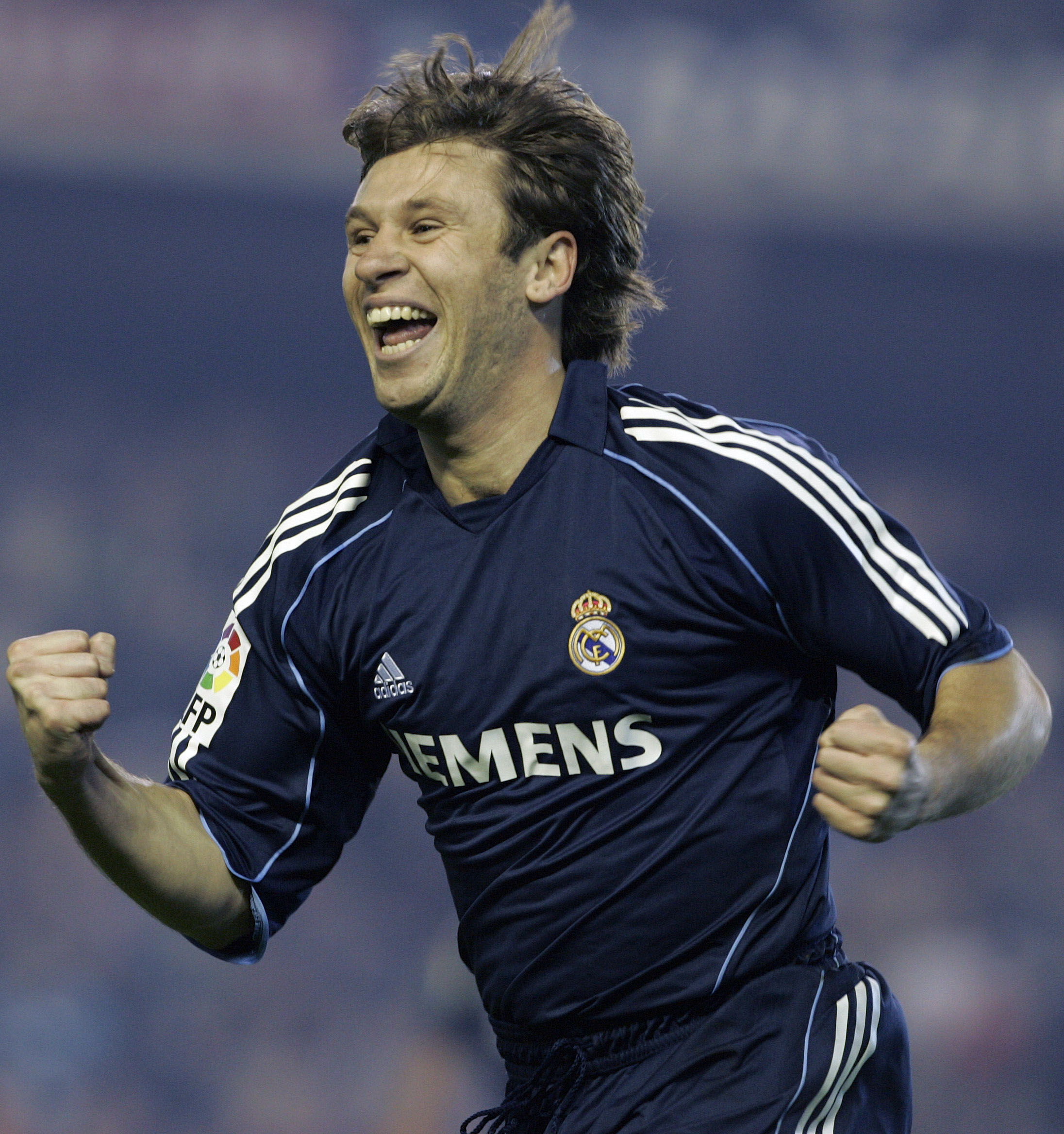 2006 värvades han till Real Madrid. Men Cassano lyckades aldrig ta en startplats och var inblandad i i många skandaler utanför planen.