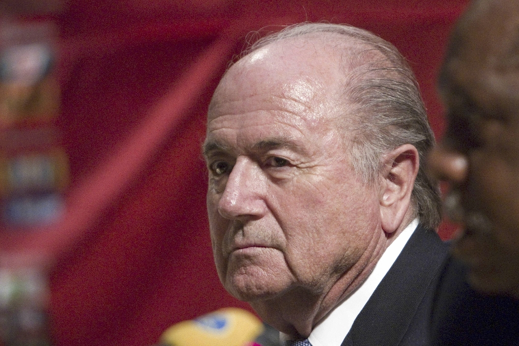 FIFA:s ordförande, Sepp Blatter, är djupt oroad över skulderna i Premier League.